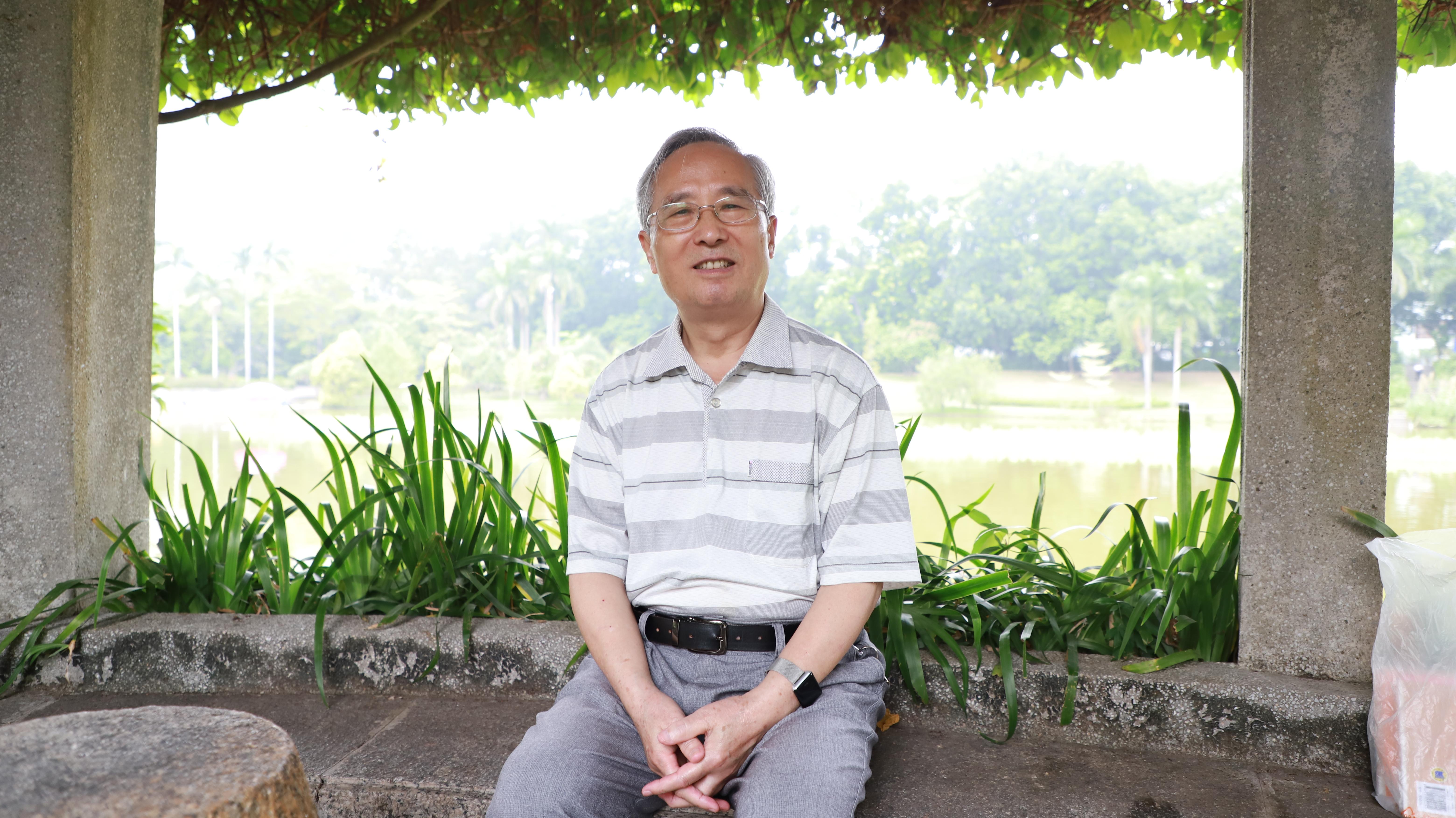 埋首書齋心不改 揚帆譯海道更寬——訪深圳大學英語及傳播學教授、資深翻譯家何道寬(深圳大學報)